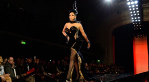 Nabilla défile pour Jean-Paul Gaultier !
