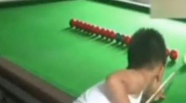 Pro du billard …. à 3 ans !