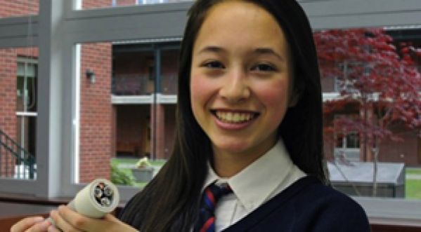 ELLE INVENTE UNE LUMIÈRE VIRTUELLEMENT INÉPUISABLE A 15 ANS