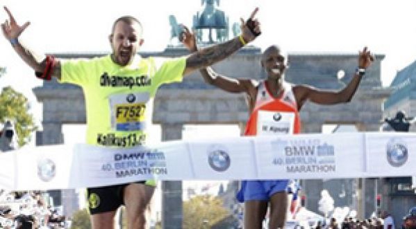 Wilson Kipsang : arrivée perturbée par un inconnu au marathon de Berlin