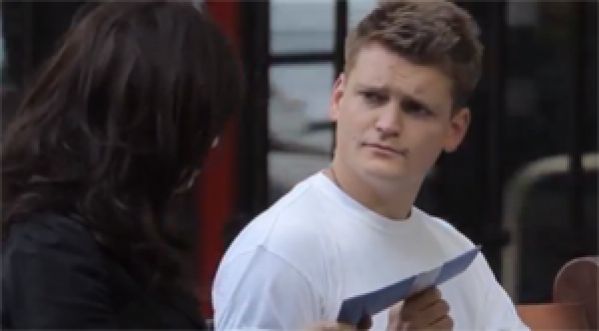 UNE PUBLICITÉ CHOC CONTRE LE TABAC A LONDRES