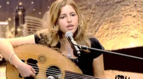 Une américaine chante parfaitement un grand classique arabe aux Arabs Got Talent