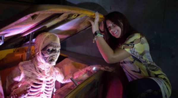MARION BARTOLI TESTE LA NOUVELLE ATTRACTION DU PARC ASTERIX !
