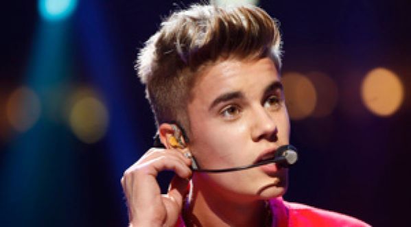 UN FAN DE JUSTIN BIEBER DÉPENSE 70 000 € POUR RESSEMBLER A SON IDOLE !