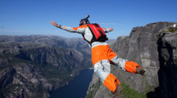 Base jump d’une montgolfière !