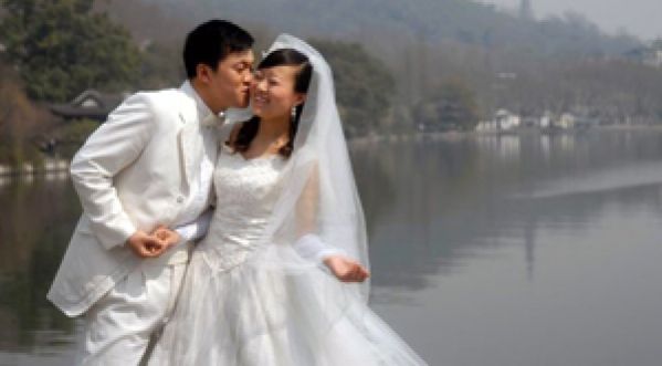Maîtresse contre Mariée en pleine soirée de mariage !