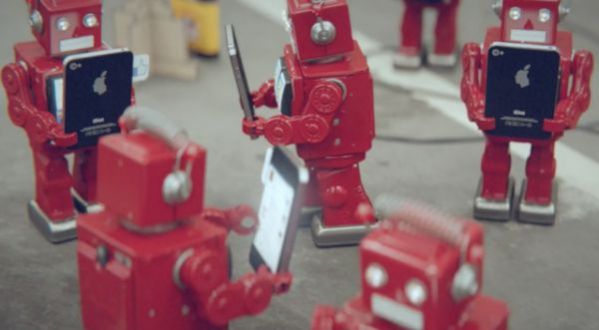 IDIOTS, LA VIDEO QUI VA ENERVER LES APPLE ADDICTS