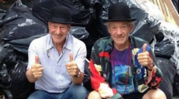 DEUX ANGLAIS S’AMUSENT A IMITER LES PHOTOS DE PATRICK STEWART ET IAN MCKELLEN