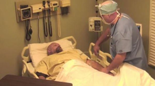 Après avoir conduit ivre on lui fait croire qu’il a passé 10 ans dans le coma !