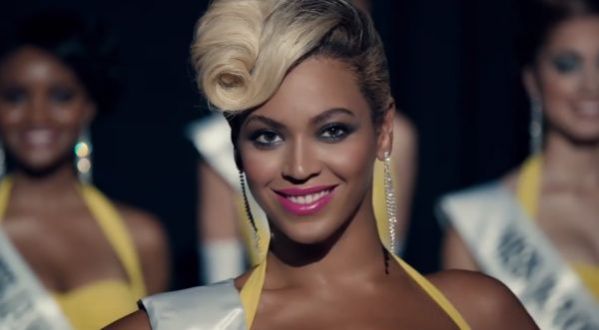 L’ALBUM SURPRISE DE BEYONCE DISPONIBLE SUR ITUNES !
