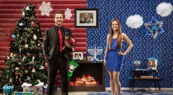 UN COUPLE A CRÉE UNE CARTE DE « CHRISMUKKAH » EXTRAORDINAIRE !