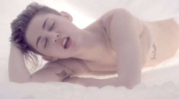 Parodie de Adore You, le nouveau clip de Miley Cyrus
