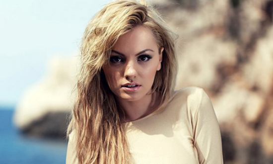 Alexandra Stan battue par son manager