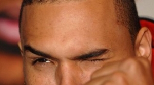 Chris Brown frappe encore.
