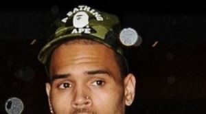 Chris Brown porte plainte contre une fan