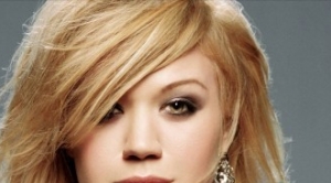 Kelly Clarkson se met à la country
