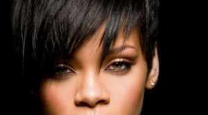 Rihanna pose sans complexe