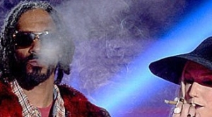 Snoop Dogg & Kesha fument un joint