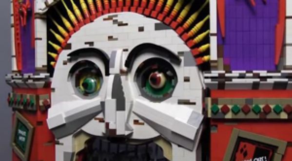 Il reproduit le monde du Joker de Batman en Lego !