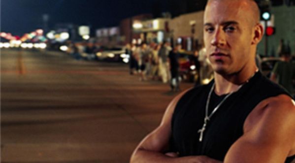 Oui, Vin Diesel aussi danse seul devant sa webcam.