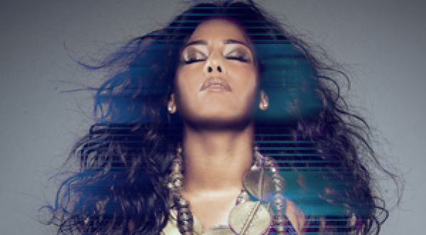 Gagne ta rencontre avec Amel Bent