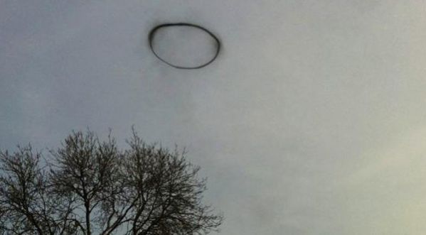 UK : Un étrange cercle noir apparaît dans le ciel