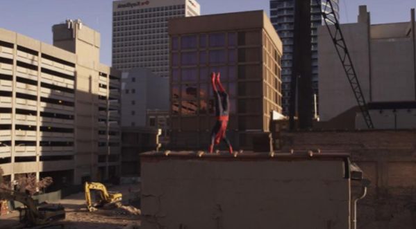Vidéo : Il se prend pour Spider Man !