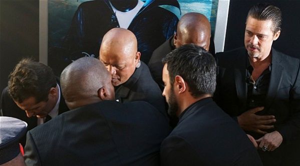 Video : Brad Pitt agressé pendant la première de « Maléfique » !