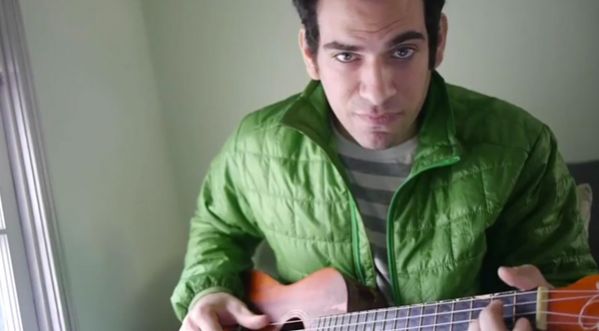 Jonathan Mann : l’homme qui crée une chanson chaque jour depuis 5 ans !