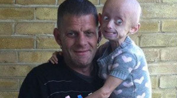 Une enfant mourante doit renoncer à son rêve car son père lui a volé tout son argent !