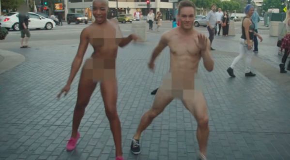 Ils dansent complètement  nus dans les rues de Los Angeles !