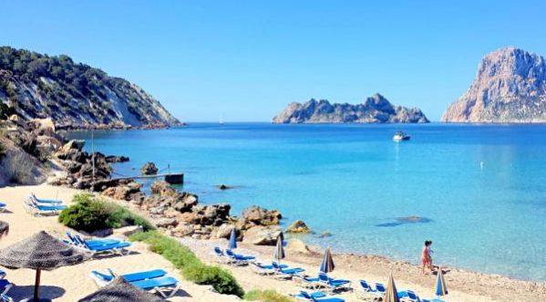 Une partouze dans un minibus à Ibiza leur coûte 600€ !