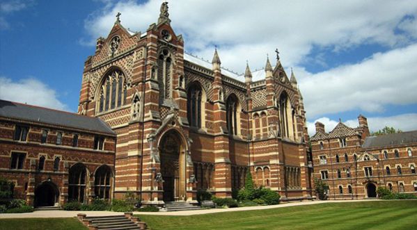 Venez passer la nuit à l’université d’Oxford !