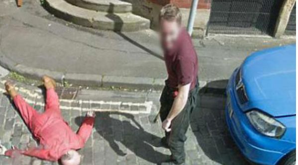 Il assiste à un meurtre en pleine rue sur Google Street View!!