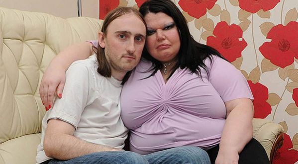 Découvrez ce que la femme la plus jalouse du monde fait subir à son mari !