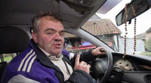 Après avoir passé 69 fois son permis il obtient enfin!