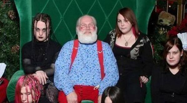 « Joyeux malaise de Noël ! » ; les pires cartes de vœux familiales !