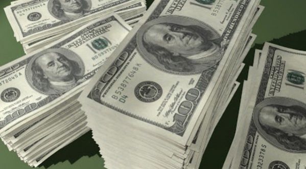 Au Canada, un homme ivre laisse 98,932 dollars à une serveuse !