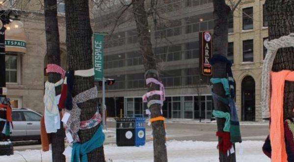 Des écharpes envahissent les rues pour aider les sans-abris!
