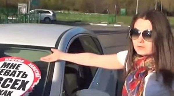Découvrez comment de jeunes russes combattent la conduite illégale dans leur pays !