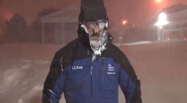Ce météorologue est le plus heureux du monde grâce à un orage de neige !