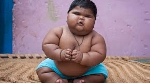 WTF ?! En Inde, un bébé de 10 mois fait déjà… 18kg !!