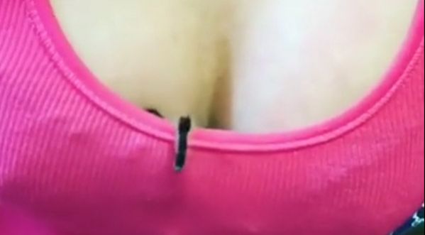 Un décolleté poilu !
