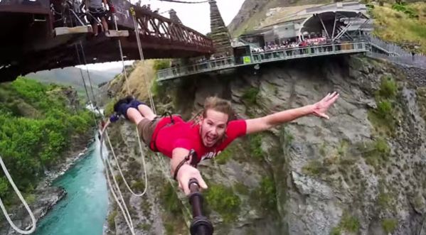 LE SAUT À L’ÉLASTIQUE EN MODE DEVIN SUPER TRAMP !