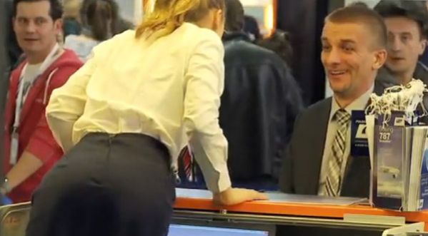 Surprise de fou : Pour avoir donné son passeport au bon moment !