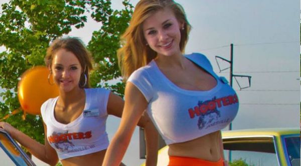 Danielle Houghton: La serveuse la plus HOT !
