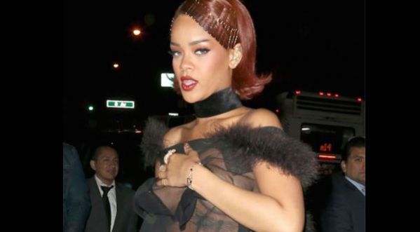 Rihanna a pointé le bout de ses seins pour le Met Ball !
