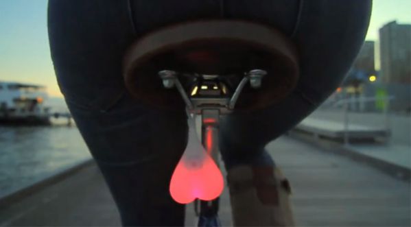 Bike Balls : Le vélo aux baloches fluorescentes !
