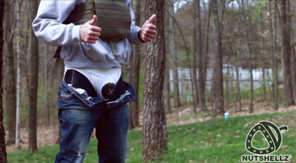 Un Homme fait une expérience qui peut lui couter ses cojones !