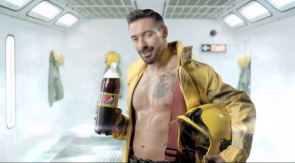 PSG : Ezequiel Lavezzi tourne une pub caliente pour pepsi !